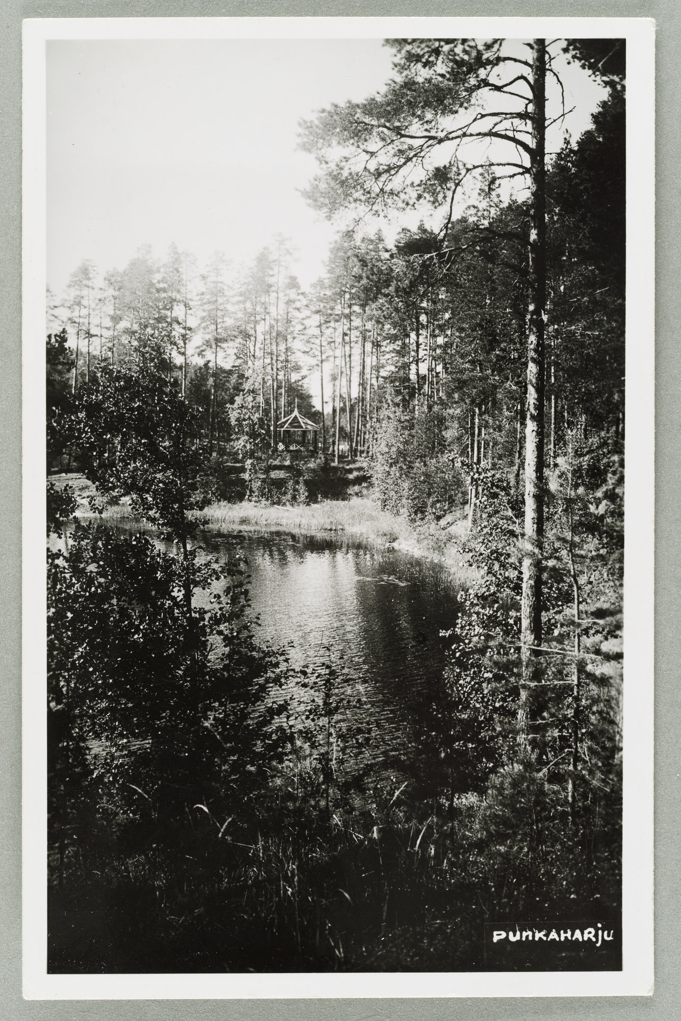 A ridge northwest of the beach pavilion Kirkenes (burnt v. 1958)
