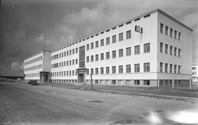Designed by architect Oiva Viljase, graduated in 1939 with a Teljän Professional School for Girls in Porin Riihikedossa