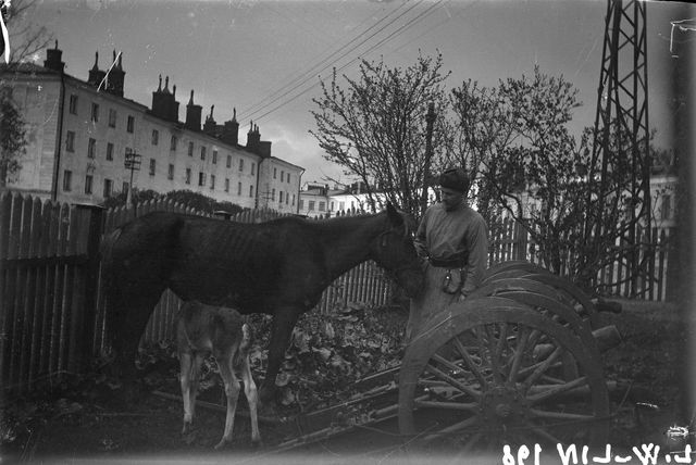 City of Finland, soldier, horses and wagons