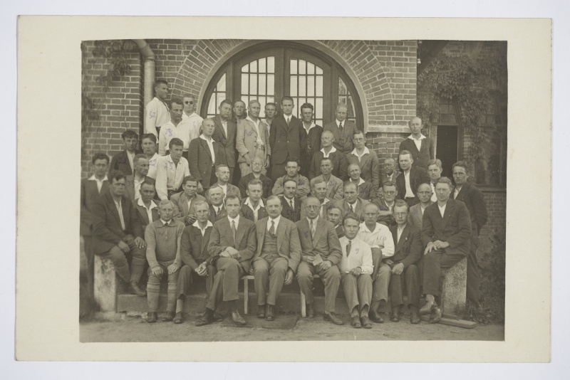 Grupp Jäneda põllutöökooli (mõisahoone) ees 18.-23.07.1932