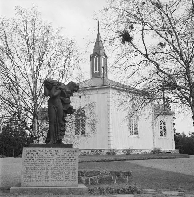 In 1876 graduated from the Reposaari Norwegian-style tuner church and from it by Wäinö Aaltosen sculpted, in 1930 revealed torpedo boat s 2 monument