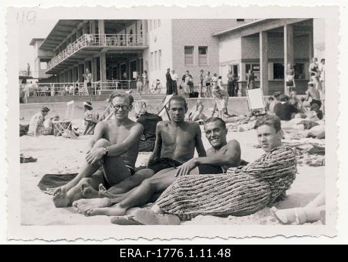 Raimond Valgre, Georg Metssalu, Felix Vebermann and Karl Aavik burning on the beach of Pärnu