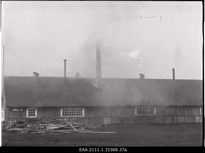 Burning the building in the Räime auction yesterday in Pärnu