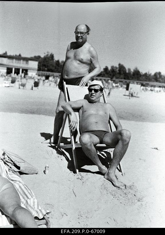 The National Academic Theatre Vanemuine actors Einari Koppel (sides) and Paul Ruubel on the beach of Pärnu.