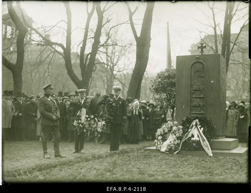 Opening the memorial pillar of the fallen in the War of Independence to the Finnish joint haw in Helsinki.