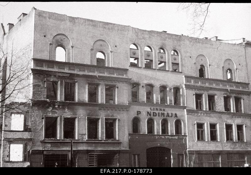 The ruins of the city building.