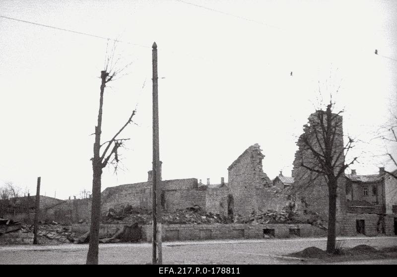 Ruins of houses on Pärnu highway.