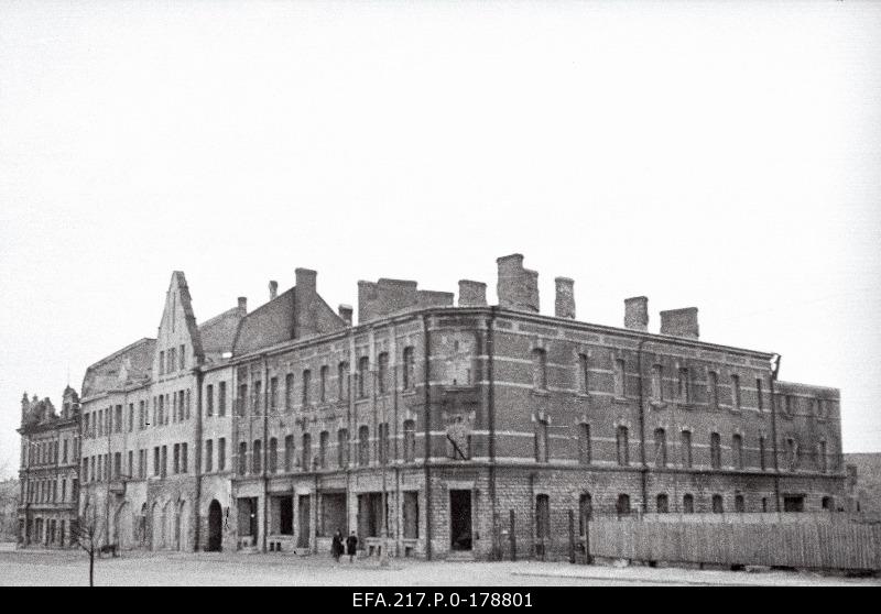 Ruins of the storehouse on the Estonian puiestee.