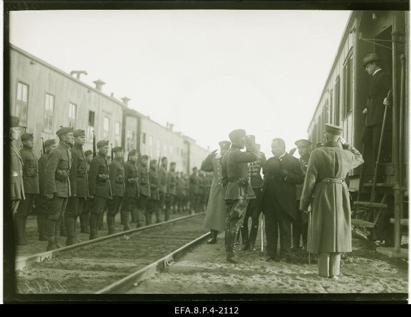 The Chief of State J. Jaakson Otepää is coming to the manoeuvre.