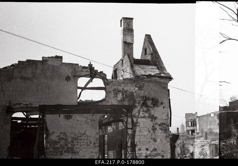 Broken building in the Estonia puiestee region.