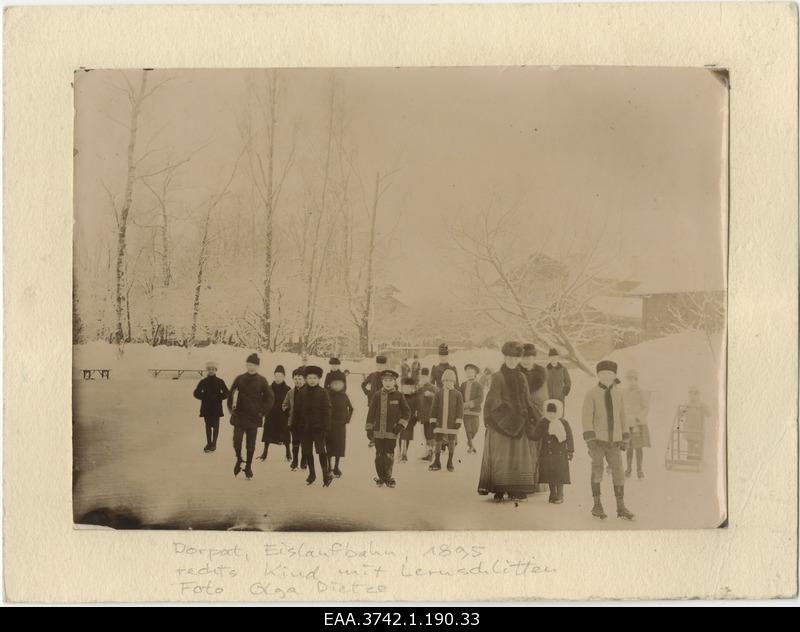 Children and adults swimming on the sliding field of the Tartu Hand Workers Society