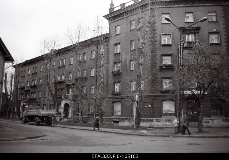 Residential building at the corner of Vabriku and Kotzebue Street.