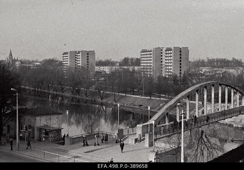 Emajõgi, pedestrian bridge.