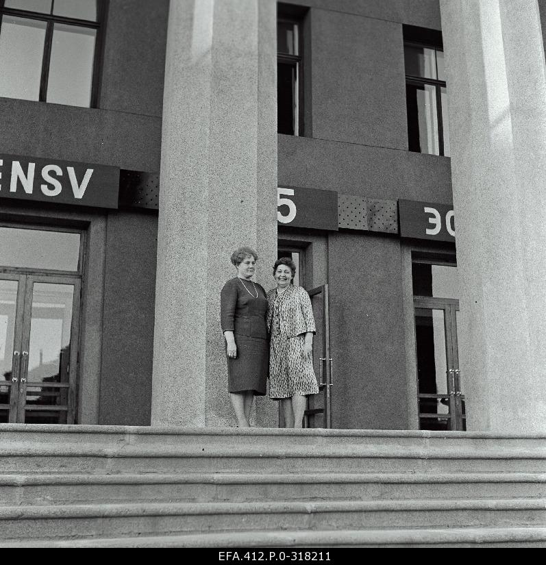 Opening of a new building called J. Tomb.