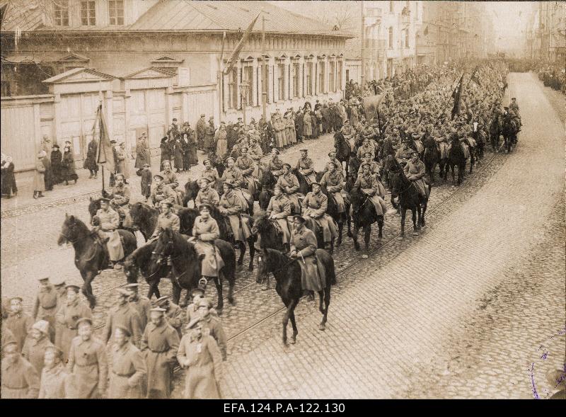 Latvian hunters on the 1st of May in the train on Aleksandri Bulvar in Riga 1. 05. 1917.