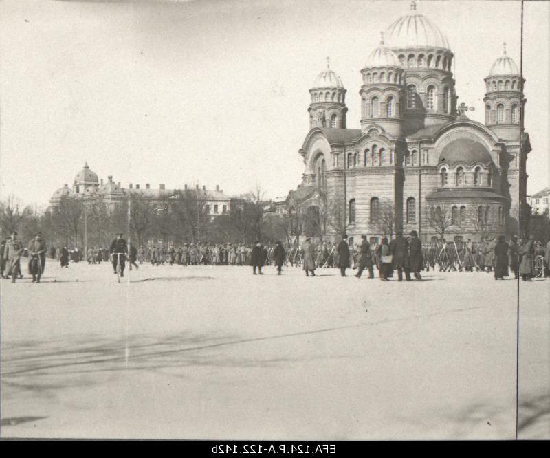 Russian 4. Vidzeme Latvian hunters in the survey of Riga Esplanaadi, May 1917.