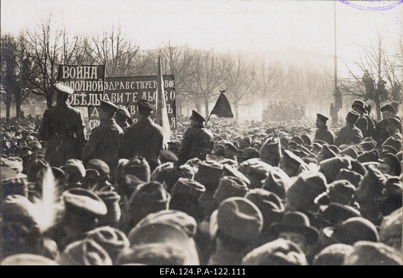 Soldiers at the midingling in Riga March 1917.