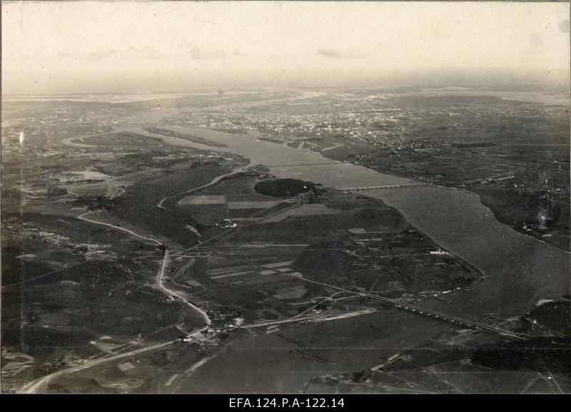 Aerofoto from the River Daugava, Dole Island and bridges near Riga [1916].