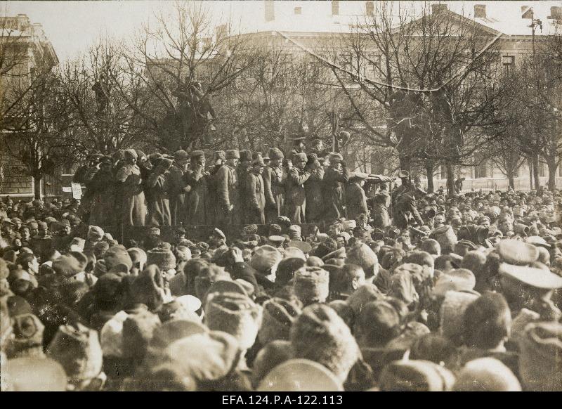 Soldiers at the midingling in Riga March 1917.