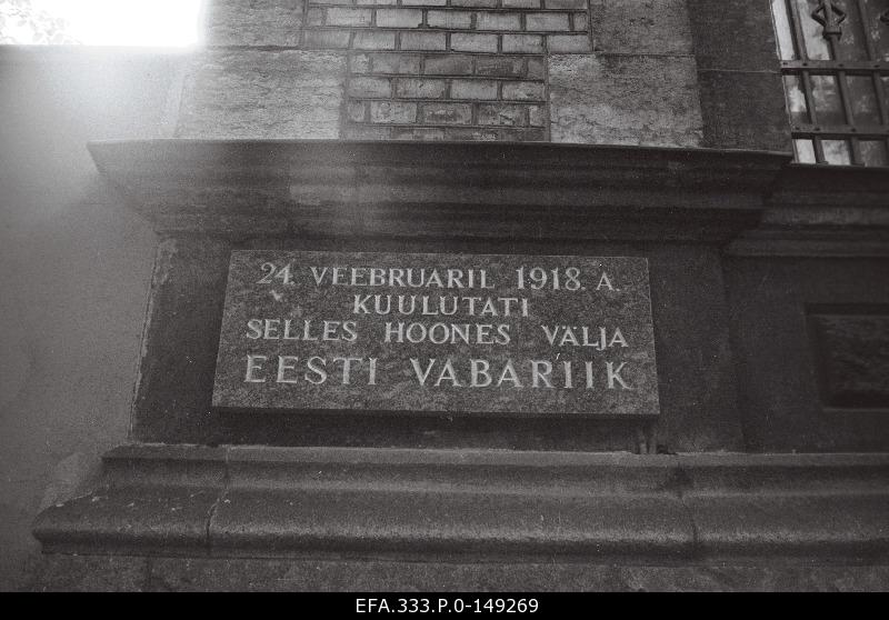 A memorial board in the building of Eesti Pank with a letter from 24 February 1918. The Republic of Estonia was declared in this building.