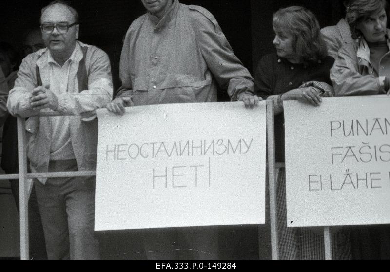 A political general strike against the establishment of a dictatorship and support for the Russian democratic forces in connection with the attempted coup in the Soviet Union.