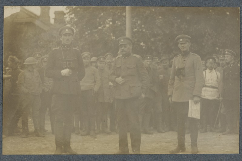 Polkovnik Parts, kindralmajor Ernst Põdder ja polkovnik Reek Rodenpoisi jaamas