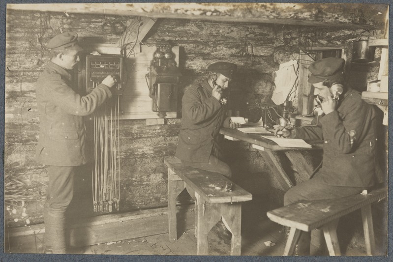 foto, Meie telefoni keskjaam, Pihkva frondil, Irboska liinil, Lisitski küla lähedal.