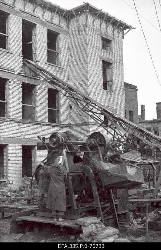 View of the construction of the building on the Estonian puiesteel.