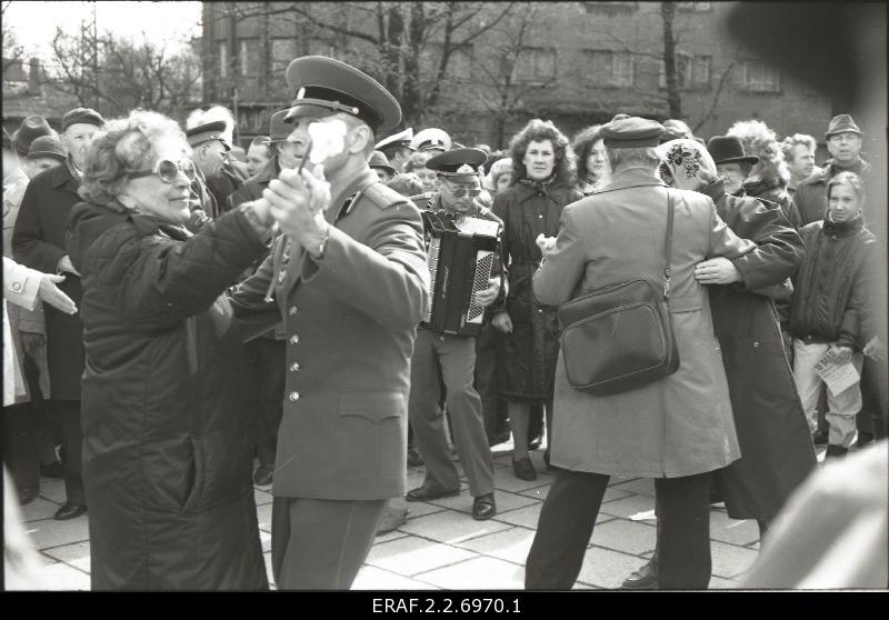 The 45th anniversary of the defeat of the German occupation of Tallinn is celebrated at Tõnismäel’s Tallinn Liberation Monument (Pronx Warrior). Play a pill and dance