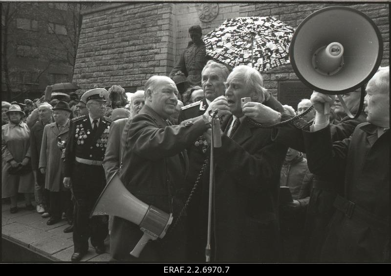 The 45th anniversary of the defeat of the German occupation of Tallinn is celebrated at Tõnismäel’s Tallinn Liberation Monument (Pronx Warrior). A call is held