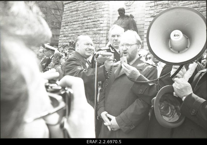 The 45th anniversary of the defeat of the German occupation of Tallinn is celebrated at Tõnismäel’s Tallinn Liberation Monument (Pronx Warrior). A call is held