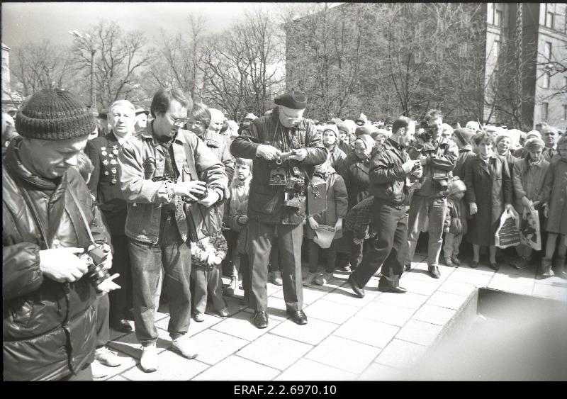 The 45th anniversary of the defeat of the German occupation of Tallinn is celebrated at Tõnismäel’s Tallinn Liberation Monument (Pronx Warrior). Accumulated crowd