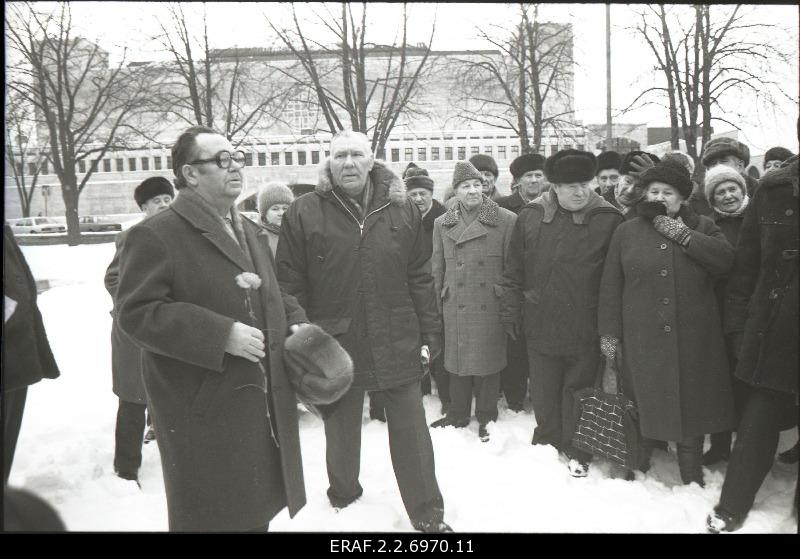 The 45th anniversary of the defeat of the German occupation of Tallinn is celebrated at Tõnismäel’s Tallinn Liberation Monument (Pronx Warrior). Accumulated crowd