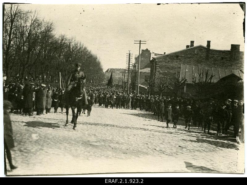 1 May demonstration in Tallinn in 1927. The train walks along the Kaarli puiestee