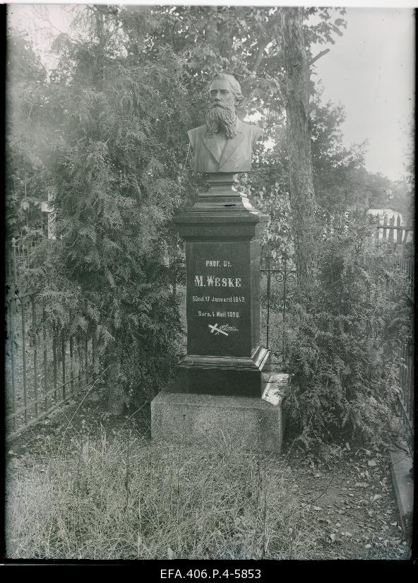 Writer Jakob Tamme's grave monument on Maarja's cemetery.