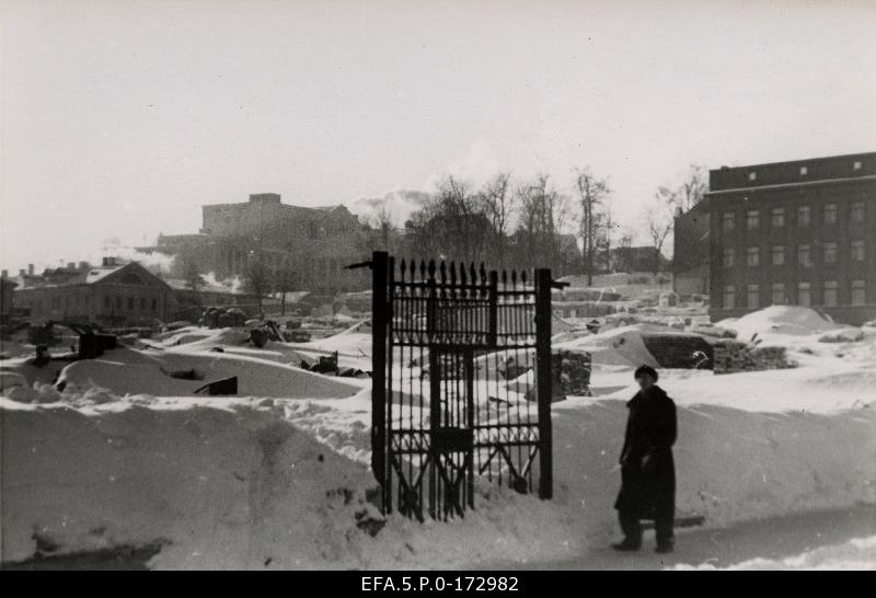 View from Aleksandri Street towards the Vanemuise Theatre, the ruins of the merchant court at the forefront.