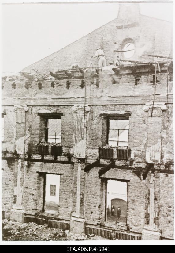 The main building of the University of Tartu after the burning in 1965.