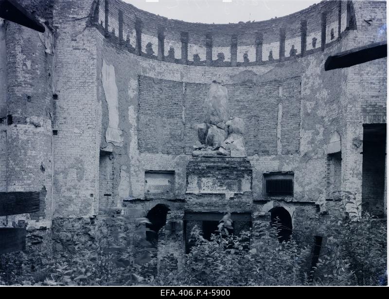The ruin of the Paulus church altar.