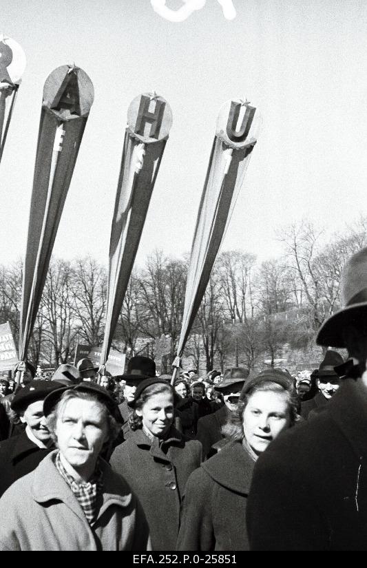 Employees of Tallinn on the 1st May demonstration.