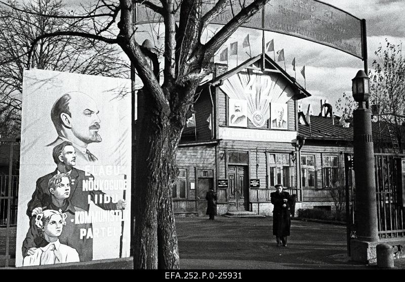 The opening of the Tallinn Machine Building Factory, decorated in the name of the 42nd anniversary of the Great Socialist Revolution of October.