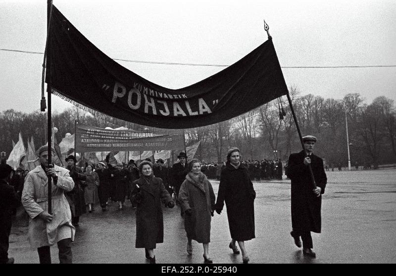 Nordic workers at the demonstration of the 42nd anniversary of the Great Socialist October Revolution.