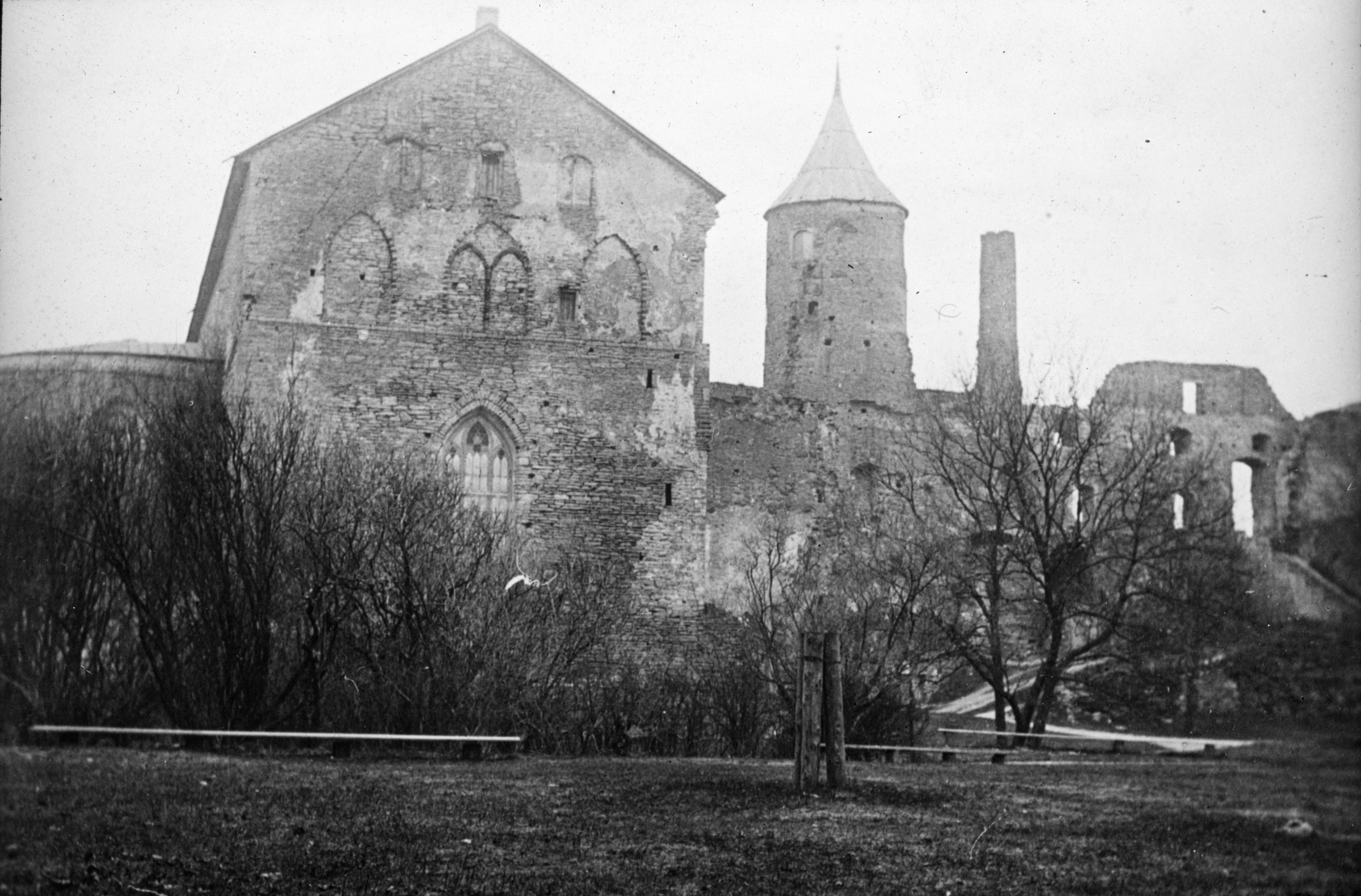 Slottsruiner i Hapsal. (1903)
