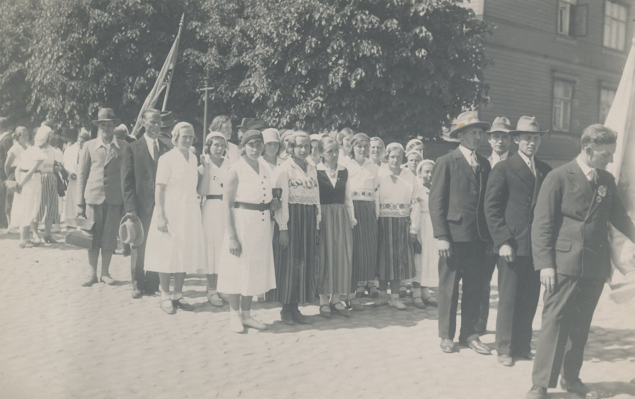 Fotopostkaart. Haanja Laulu- ja Mänguselts "Helin" Tallinna laulupeol 1933.a.