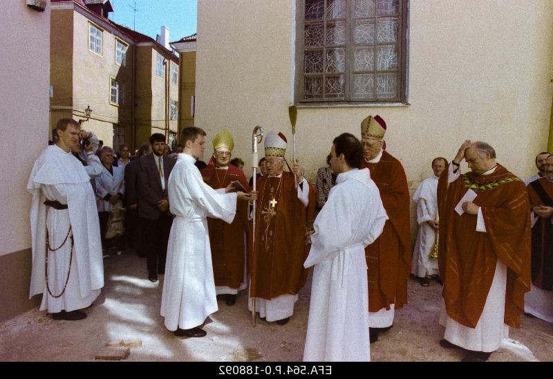 The service of the Gods of the Estonian Catholic Centre (Munga 4). From the left: Lithuanian Bishop, Estonian Archbishop Justo Mullor, Helsinki Catholic Bishop Hubert Verschuren, prelate Georg Walf, Secretary General of the German organisation Bonifatius Werk.