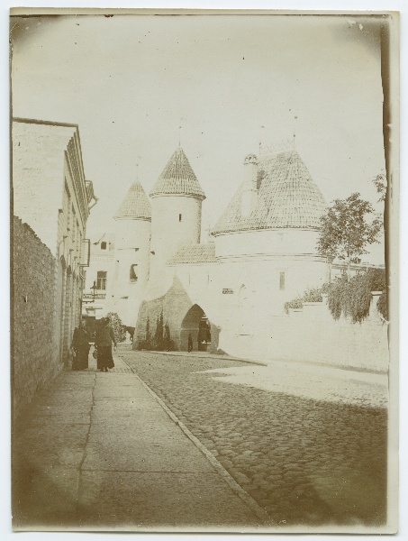 Tallinn, Viru värav, vaade Valli tänavalt.
