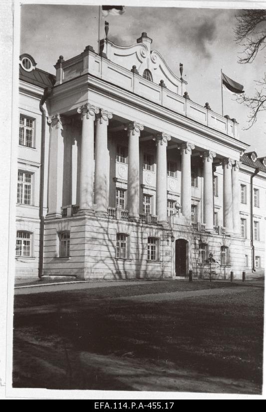 View of the main entrance to the Central Military Hospital in Juhkentalis.