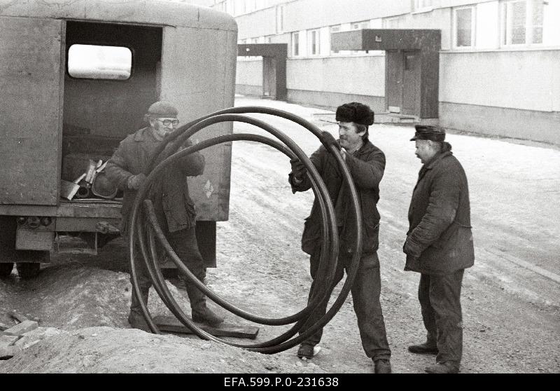 Continue the electricity cable in the network district of Tartu in Annelinna.