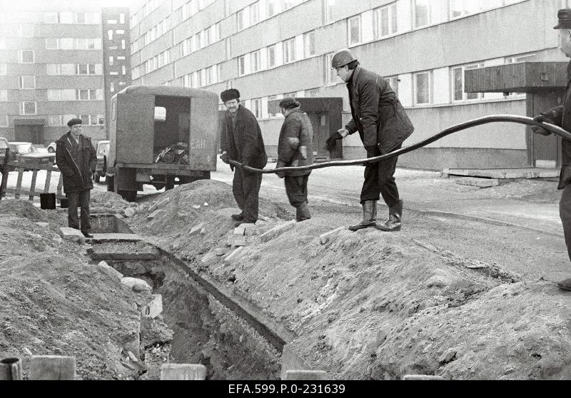 Continue the electricity cable in the network district of Tartu in Annelinna.