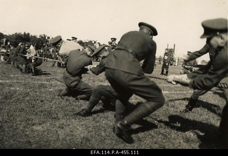 Sports competitions in the army. Rope.