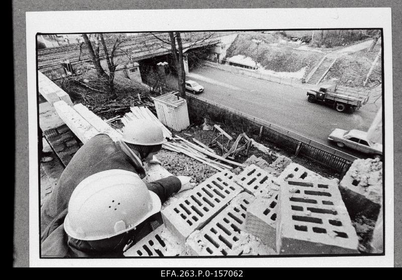 Construction-montage train no. 171 employees in the construction of communication and dispenser complex at the Tartu Railway Station.